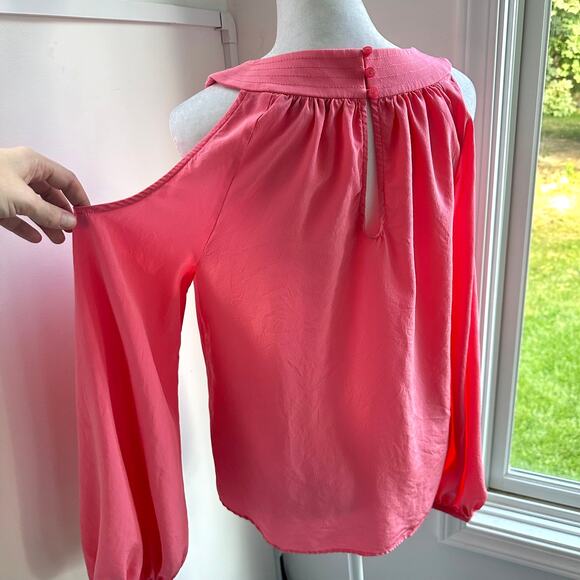 Trina Turk 100% Silk Medium Pink Resortwear Cold Shoulder Blouse Keyhole Sexy - Picture 5 of 7